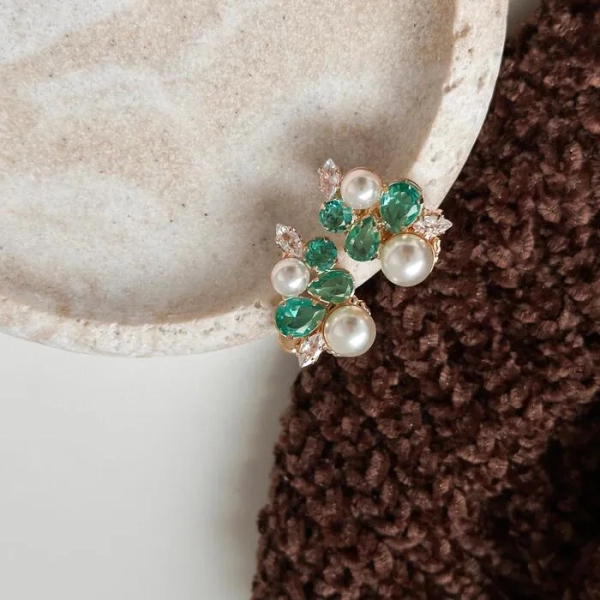 Brinco Earcuff Perolas e Pedra Verde - Imagem 3