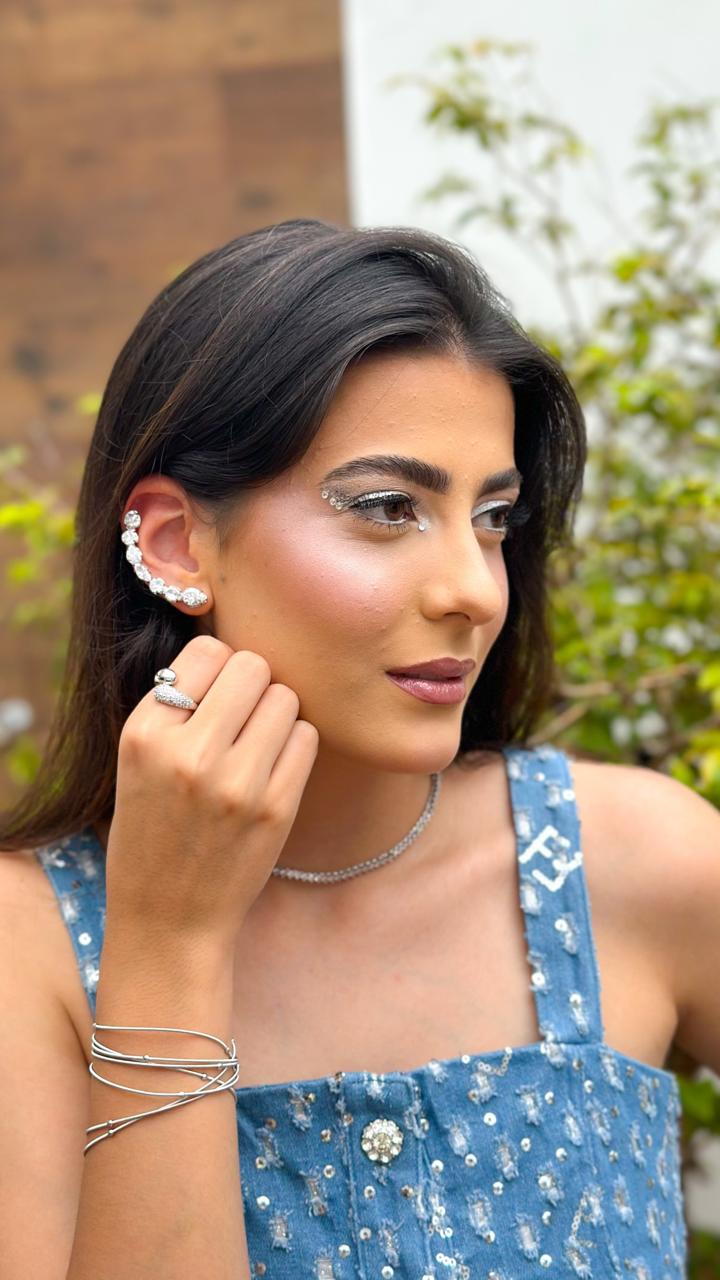 Brinco Ear Cuff Pedras Cristais banhado a Ródio Branco