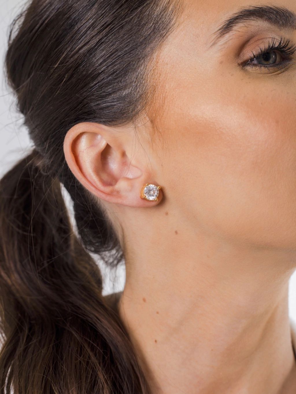 Brinco Ponto de Luz 8,6 mm - Banho a Ouro 18k e Ródio