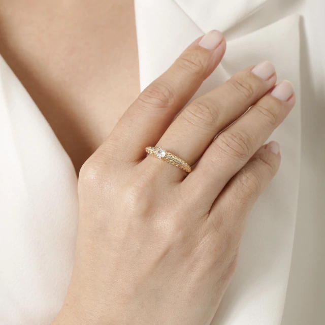 Anel Solitário Detalhado com Zircônia - Banho a Ouro 18k